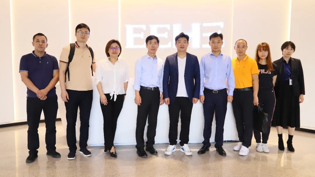 熱烈歡迎諾托(ROTO)集團(tuán)中國(guó)總經(jīng)理?xiàng)罱ㄝx一行蒞臨億合門窗參觀交流 熱烈歡迎諾托(ROTO)集團(tuán)中國(guó)總經(jīng)理?xiàng)罱ㄝx一行蒞臨億合門窗參觀交流